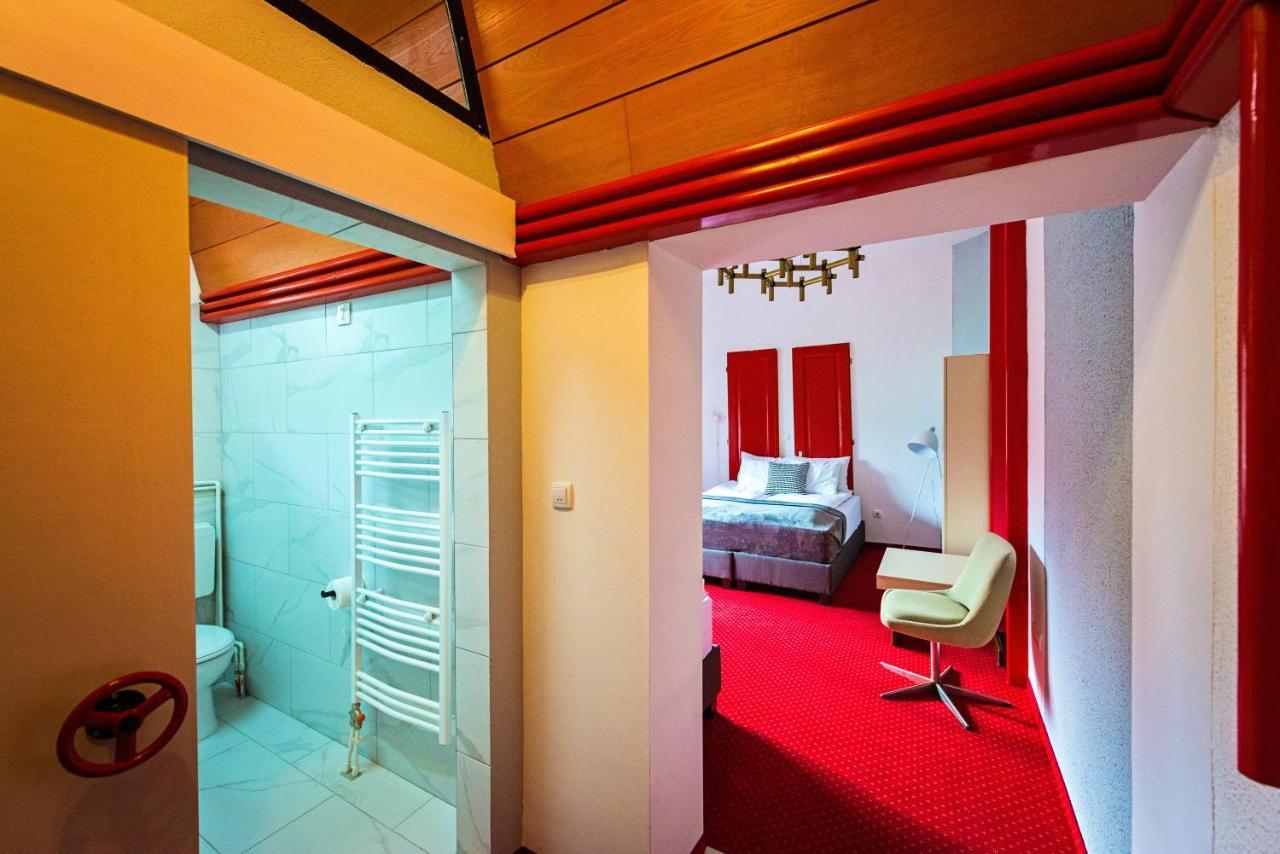 Pb Urban Garden Stay With Secured Parking Sremska Mitrovica Bagian luar foto