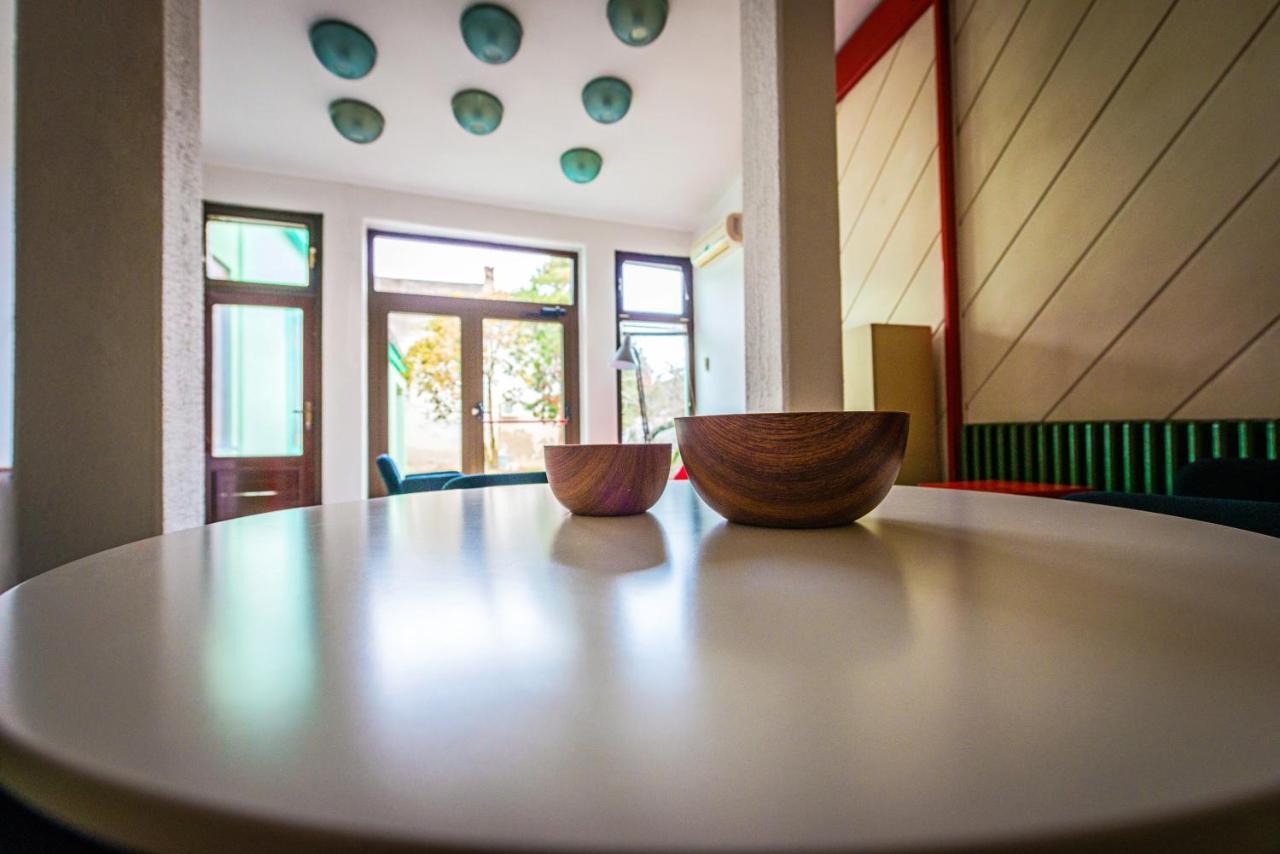Pb Urban Garden Stay With Secured Parking Sremska Mitrovica Bagian luar foto