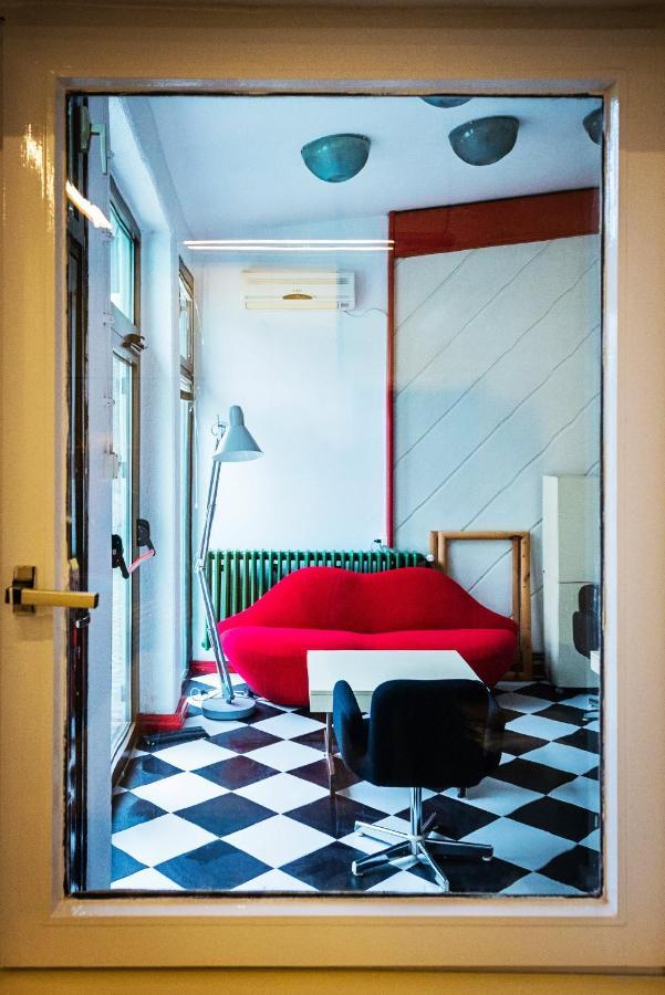 Pb Urban Garden Stay With Secured Parking Sremska Mitrovica Bagian luar foto