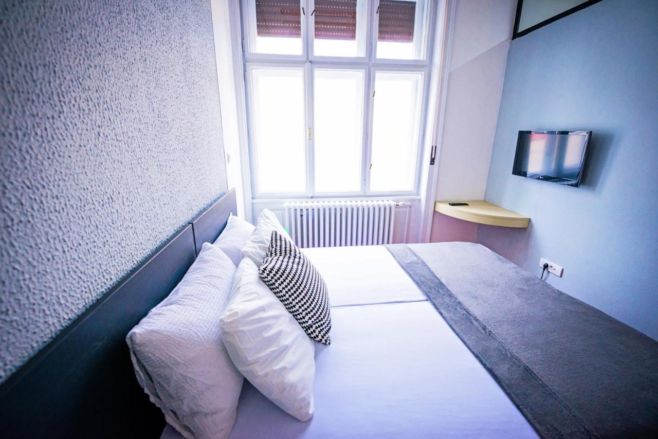 Pb Urban Garden Stay With Secured Parking Sremska Mitrovica Bagian luar foto