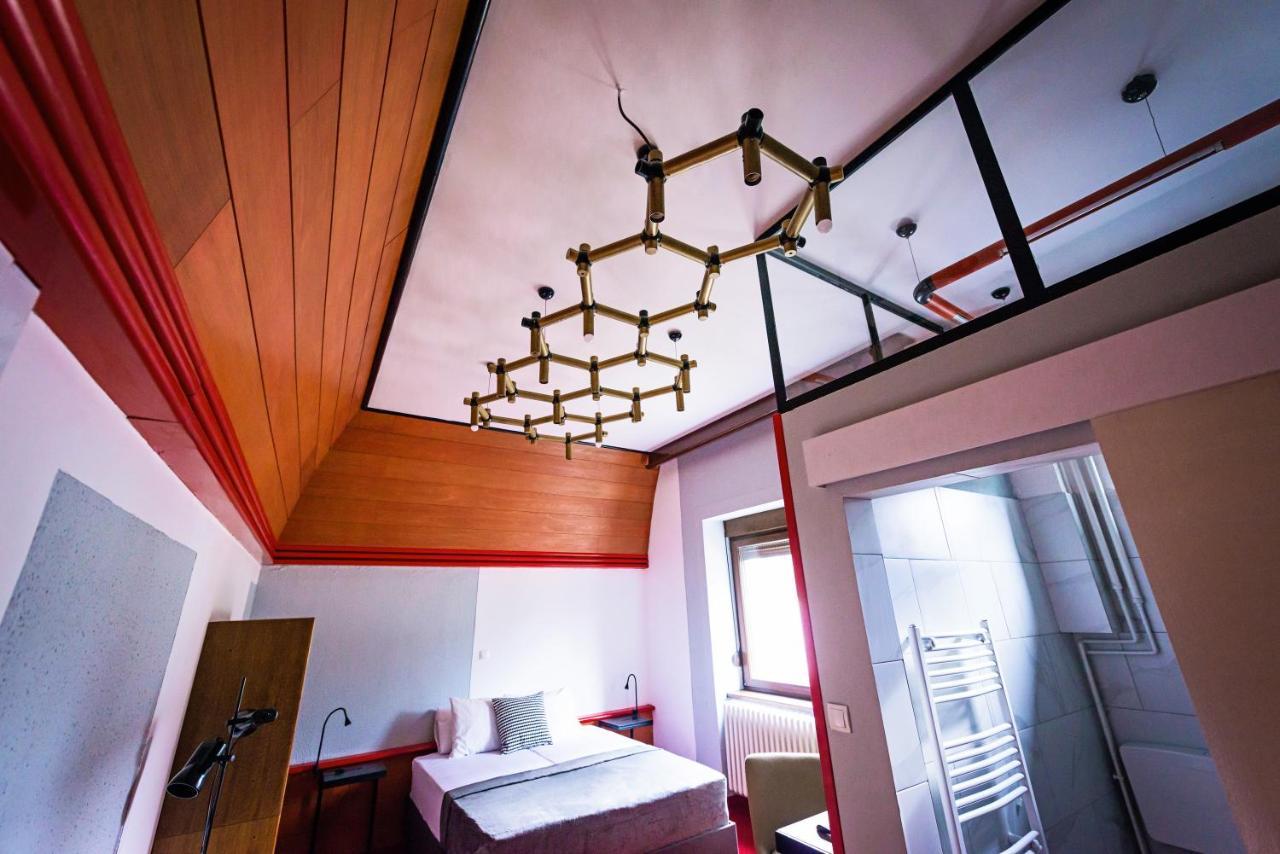 Pb Urban Garden Stay With Secured Parking Sremska Mitrovica Bagian luar foto