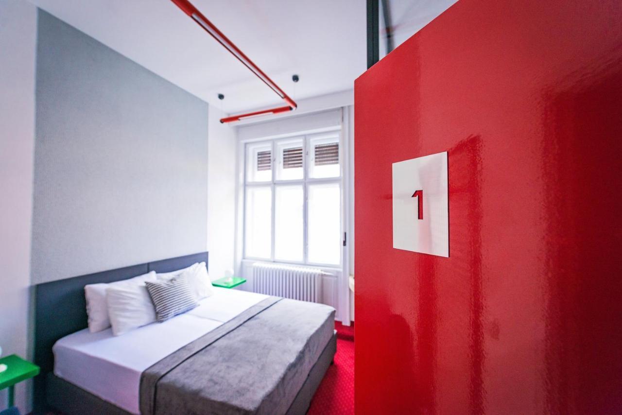Pb Urban Garden Stay With Secured Parking Sremska Mitrovica Bagian luar foto