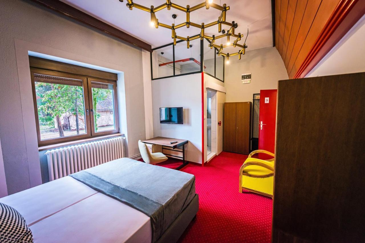 Pb Urban Garden Stay With Secured Parking Sremska Mitrovica Bagian luar foto